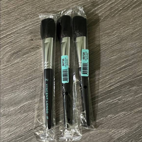 Vincent Longo Deluxe Blush Brushes 3 - Picture 2 of 3